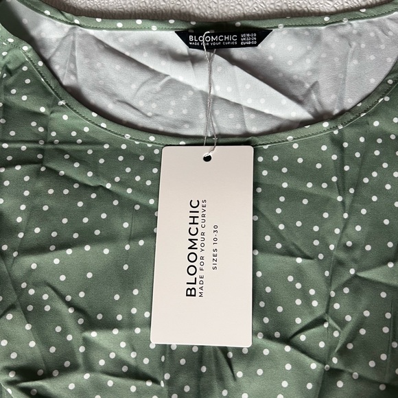 Bloomchic Polka Dot Ruffles Split Maxi Dress Green Size 18/20 NWT - Picture 6 of 10